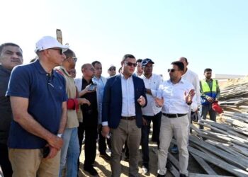 وزير الإسكان يتفقد سير العمل بمحطة تنقية مياه الشرب بمدينة الشيخ زايد