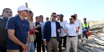وزير الإسكان يتفقد سير العمل بمحطة تنقية مياه الشرب بمدينة الشيخ زايد