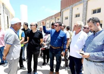 وزير الإسكان يتفقد محطة التحلية بالضبعة ويتابع مخطط استعمالات الأراضى للمنطقة