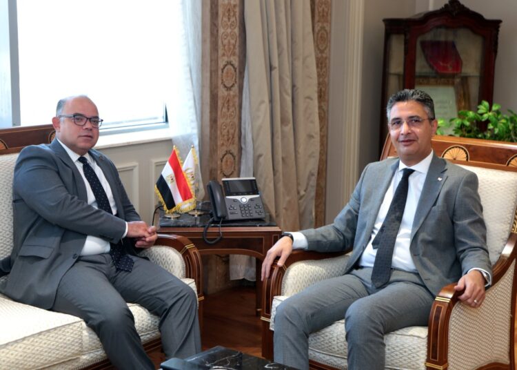 وزير التموين يستقبل رئيس الهيئة العامة للرقابة المالية ويبحثان آليات تنشيط البورصة السلعية