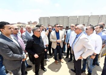 وزير الإسكان يتفقد وحدات “سكن لكل المصريين” وتطوير محاور الطرق ومحطة معالجة الصرف بمدينة السادات