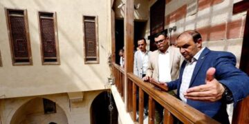 وزير الإسكان يتفقد سير العمل بمشروع ترميم وإعادة تأهيل وتوظيف وكالة قايتباى بالجمالية