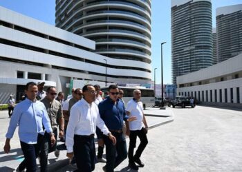 رئيس الوزراء يتفقد عددا من الوحدات السكنية والشاليهات بمدينة العلمين الجديدة