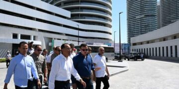 رئيس الوزراء يتفقد عددا من الوحدات السكنية والشاليهات بمدينة العلمين الجديدة