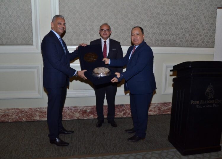 الاتحاد المصري للتأمين ينظم حفلا لتكريم وزير المالية السابق