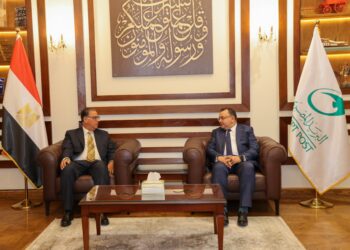 رئيس البريد المصري يستقبل نائب وزير الخارجية للهجرة وشئون المصريين بالخارج لبحث سبل التعاون المشترك