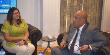 مباحثات بين غرفة القاهرة وسفارة الإكوادور لدعم العلاقات التجارية والاستثمارية