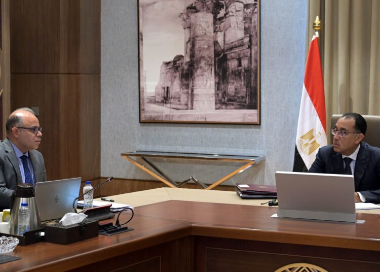 رئيس الوزراء يلتقي رئيس هيئة الرقابة المالية لبحث ملفات عمل الهيئة