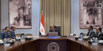 رئيس الوزراء يلتقي رئيس هيئة الرقابة المالية لبحث ملفات عمل الهيئة