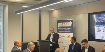 رئيس الرقابة المالية يستعرض جهود تطوير القطاع المالي غير المصرفي أمام المستثمرين في لندن