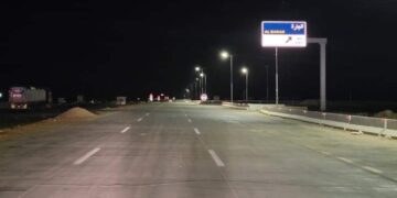 وزير الإسكان: تشغيل 100 كم من مشروع ازدواج طريق سيوة / مطروح وإضاءتها بالطاقة الشمسية