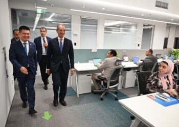 وزير الاتصالات يفتتح مقر جديد لشركة هواوى HUAWEI بالقاهرة