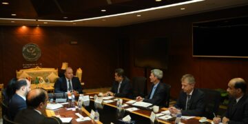  رئيس الرقابة المالية يلتقي ممثلي البنك الآسيوي للاستثمار في البنية التحتية