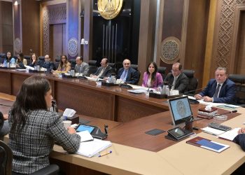 مدبولي: مستمرون في العمل على برنامج الطروحات و طرح عدد من المطارات والبنوك قريبا