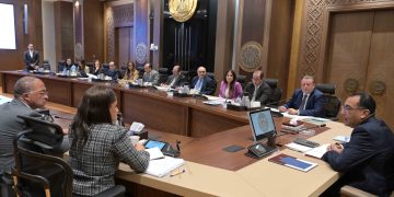 مدبولي: مستمرون في العمل على برنامج الطروحات و طرح عدد من المطارات والبنوك قريبا