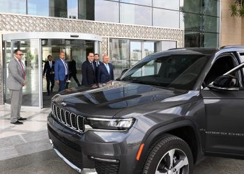 رئيس الوزراء يلتقي مسئولي شركة “ستيلانتيس للسيارات” لاستعراض خططهم المستقبلية في مصر