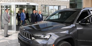 رئيس الوزراء يلتقي مسئولي شركة “ستيلانتيس للسيارات” لاستعراض خططهم المستقبلية في مصر