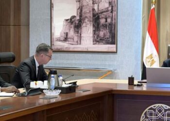 رئيس الوزراء يتابع مستجدات تنفيذ برنامج الطروحات الخاص بقطاع المطارات
