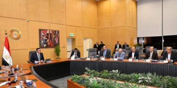 وزير الإسكان يتابع مع الشركات العاملة ب “العلمين الجديدة”الموقف التنفيذى للمشروعات 