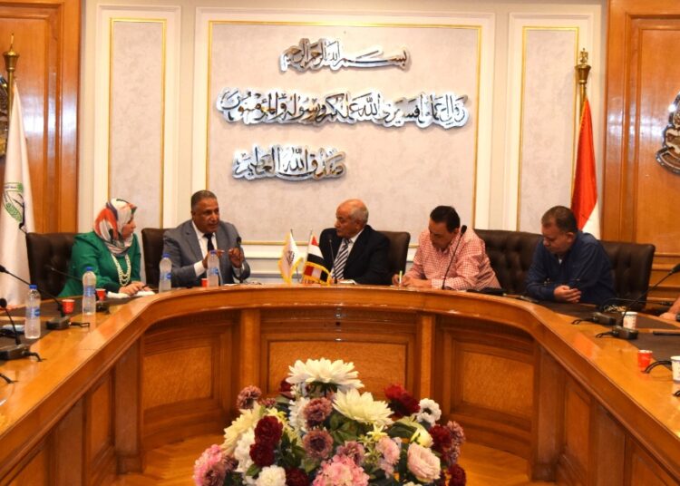 غرفة القاهرة تبحث مع المحافظة تجديد تراخيص مجازر الدواجن