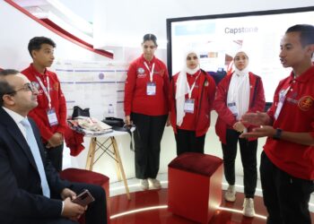مدرسة مصر للتأمين الدولية للتكنولوجيا التطبيقية تشارك في معرض cairo ict2024