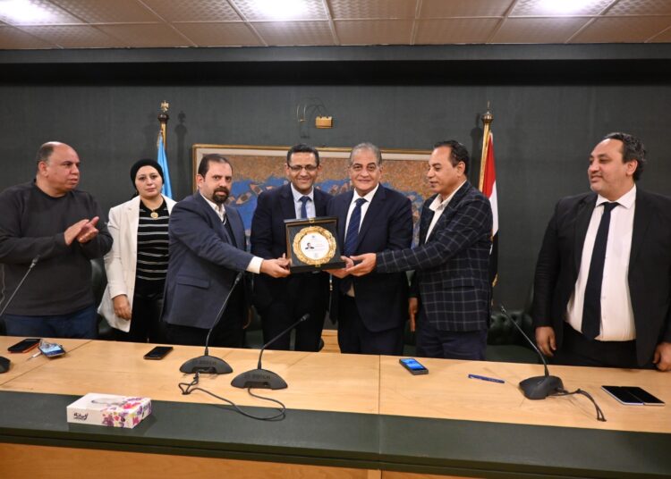 شعبة الاتصالات بنقابة الصحفيين تُكرم الإعلامي”أسامة كمال” بعد اختياره عضوًا بالهيئة الوطنية للإعلام