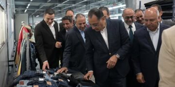 رئيس الوزراء يزور مصنع “أكاي” للملابس الجاهزة بالمنطقة الصناعية جنوب بورسعيد