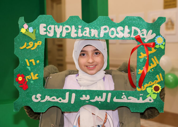 “متحف البريد المصري”يشهد إقبالاً كبيرًا من الزائرين في “عيد البريد”( صور )