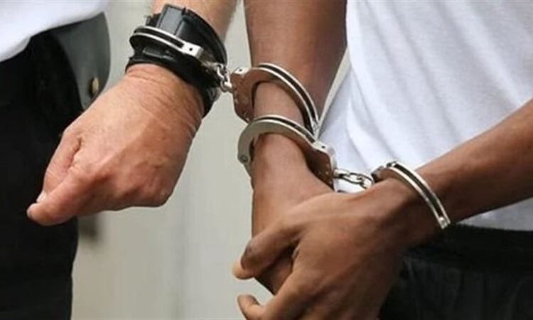 هيئة الرقابة الإدارية تلقي القبض على مدير إدارة المحلات بأحد أحياء محافظة القاهرة