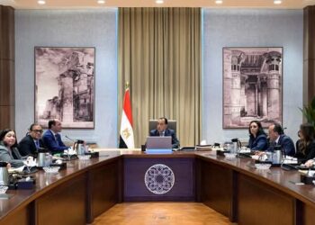 رئيس الوزراء يناقش مقترحات حزمة الحماية الاجتماعية التي كلف بها رئيس الجمهورية 