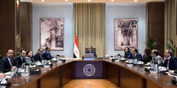 رئيس الوزراء يناقش مقترحات حزمة الحماية الاجتماعية التي كلف بها رئيس الجمهورية 