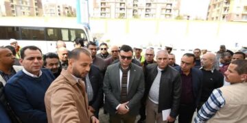 وزير الإسكان يتفقد وحدات “سكن لكل المصريين” ومحطة رفع مياه التوسعات الشرقية بمدينة 15 مايو