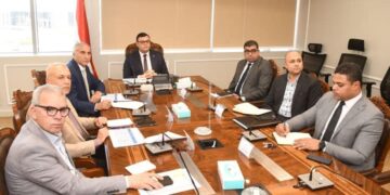 وزير الإسكان يتابع موقف أعمال صيانة الطرق والمحاور بالمدن الجديدة