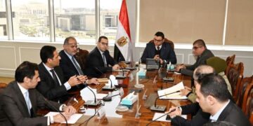  وزير الإسكان يلتقي عددًا من المطورين العقاريين بمدينة سفنكس الجديدة