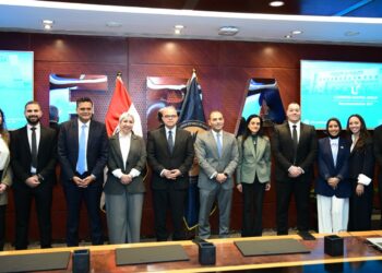 رئيس الرقابة المالية يلتقي الفائزين بتحدي بحوث جمعية خبراء الاستثمار (CFA Society Egypt)