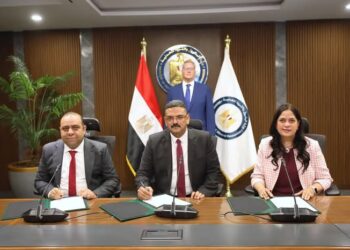 وزير البترول يشهد توقيع نموذج اتفاقية مع شركة “أنجلو جولد اشانتي” لاستغلال الذهب والمعادن