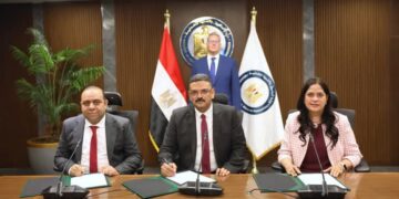وزير البترول يشهد توقيع نموذج اتفاقية مع شركة “أنجلو جولد اشانتي” لاستغلال الذهب والمعادن