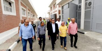 “وزير الإسكان” يتفقد محاور الطرق والبنية الأساسية ومشروع الإسكان المتوسط بمدينة بدر