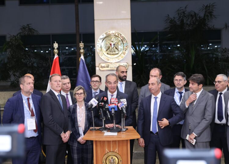 ” وزير الاتصالات “يبحث مع وفد جمعية رجال الأعمال الفرنسية  MEDEF جذب استثمارات فرنسية جديدة