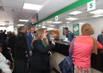 “رئيس البريد” تتفقد مكاتب بريد “القليوبية” لمتابعة حركة انتظام صرف العمل