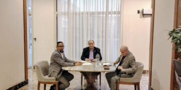 “رئيس الاتحاد العربي للتعليم “يلتقي نائب رئيس جامعة UPTM الماليزية لتعزيز التعاون الأكاديمي والثقافي