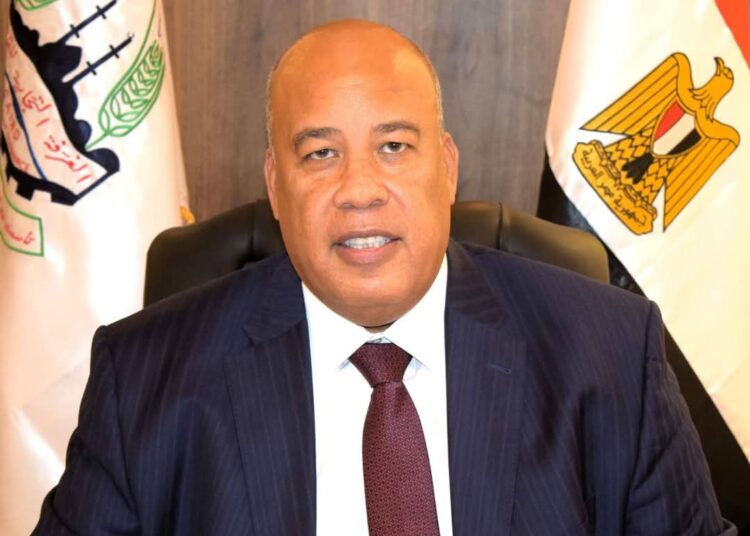 إختيار أيمن العشري ممثلا لإتحاد الغرف التجارية بمجلس تحديث الصناعة