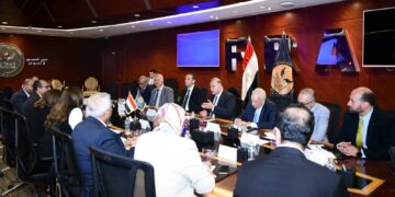 اجتماع تنسيقي بين”الرقابة المالية”ووزارة التنمية المحلية لبحث كيفية الاستفادة من الخدمات المالية غير المصرفية بالمحافظات