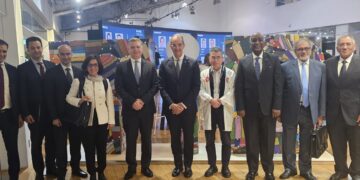 ” وزير الاتصالات “يلتقى مسؤولى شركات يابانية لبحث فرص الاستثمار فى مجال تصميم وصناعة الإلكترونيات