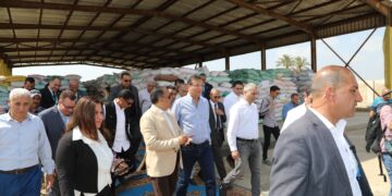 وزير الزراعة ومحافظ الشرقية و”رئيس البنك الزراعي” يتابعون أعمال تسليم القمح في شون البنك بالشرقية