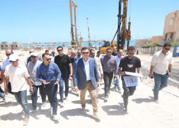 وزير الإسكان يتفقد مشروع بحيرات نيو مارينا والطرق والمداخل بـ “مارينا الساحل الشمالي”