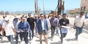 وزير الإسكان يتفقد مشروع بحيرات نيو مارينا والطرق والمداخل بـ “مارينا الساحل الشمالي”