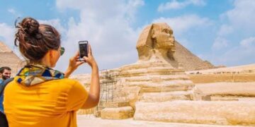 يومية 1800 جنيه.. زيادة أجر المرشد السياحي في مصر