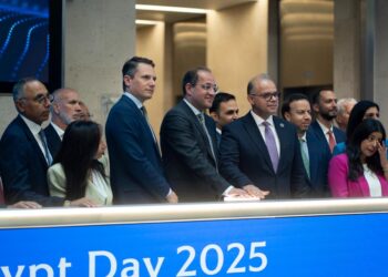  رئيس هيئة الرقابة المالية يشارك في افتتاح جلسة تداول بورصة لندن ضمن فعاليات “يوم مصر” بالمملكة المتحدة