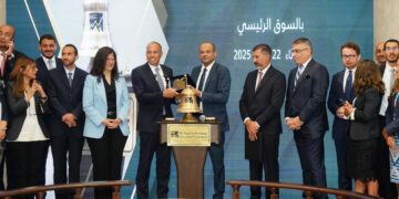 رئيس البورصة المصرية يشارك قيادات شركة “بنيان” فعالية “قرع الجرس” بمناسبة بدء التداول